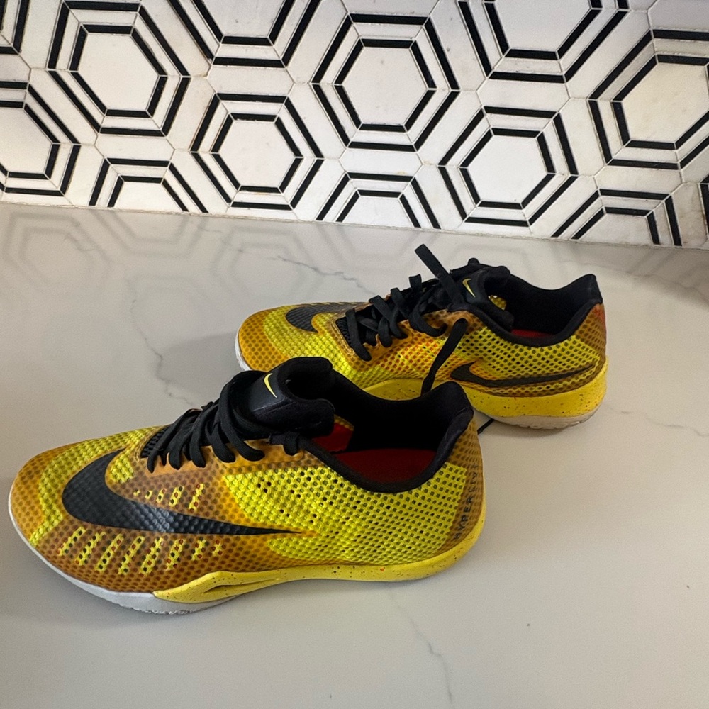 Nike Hyperlive - Picture 4 of 8